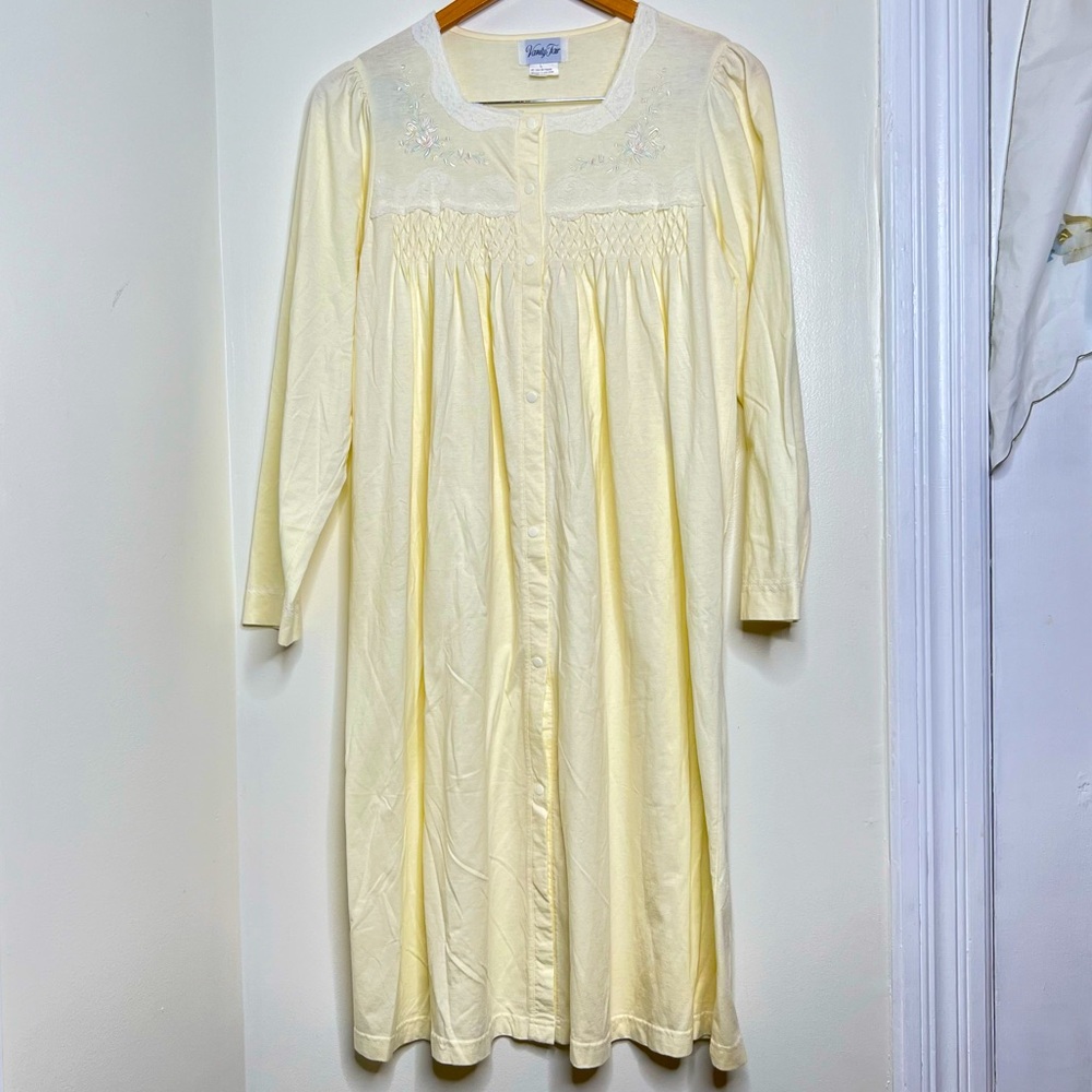 Vintage Vanity Fair House Coat Snap Front Women’s Large Pale Yellow Embroidery